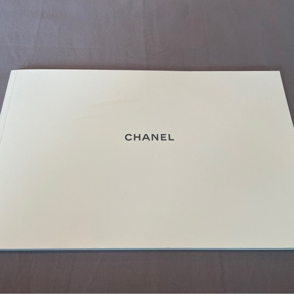 Authentic Chanel Book - Le Sac Icone - Hand Bag Book